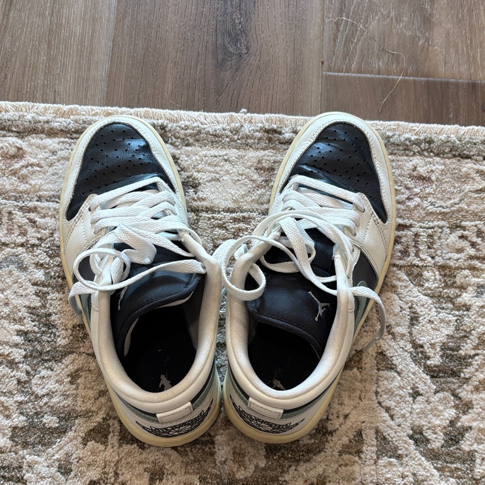 Nike Black and White Women's Sneakers